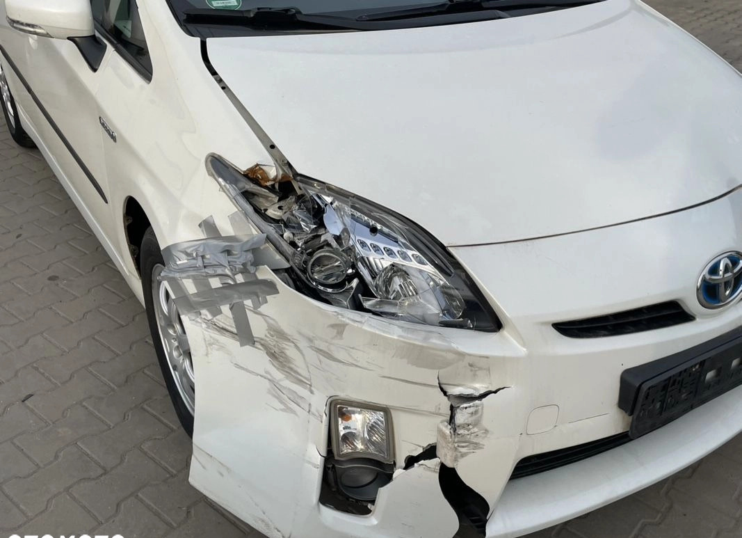 Toyota Prius cena 28900 przebieg: 300000, rok produkcji 2010 z Izbica Kujawska małe 56